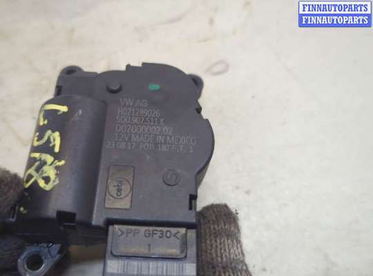 Моторчик заслонки печки на Volkswagen Tiguan II