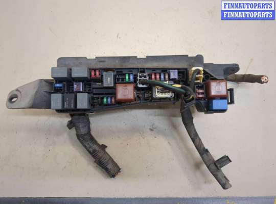 Блок предохранителей на Toyota Matrix I (E130)