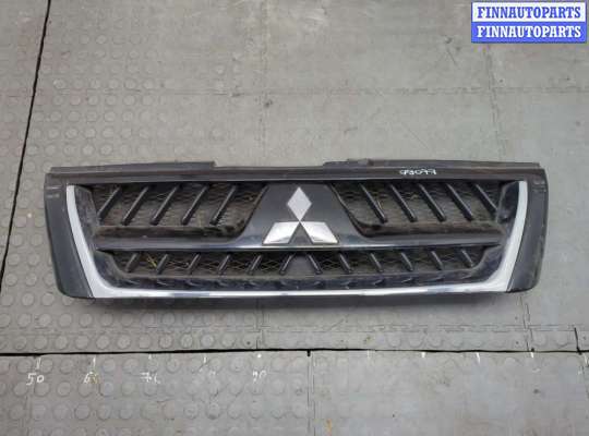 Решетка радиатора MT581178 на Mitsubishi Pajero / Montero 2000-2006