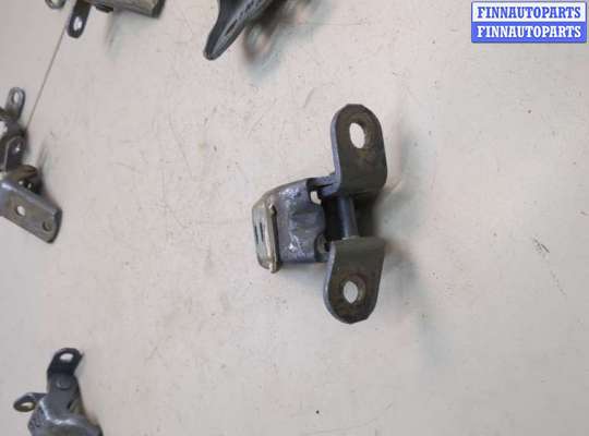 Петля двери на Toyota Matrix I (E13)