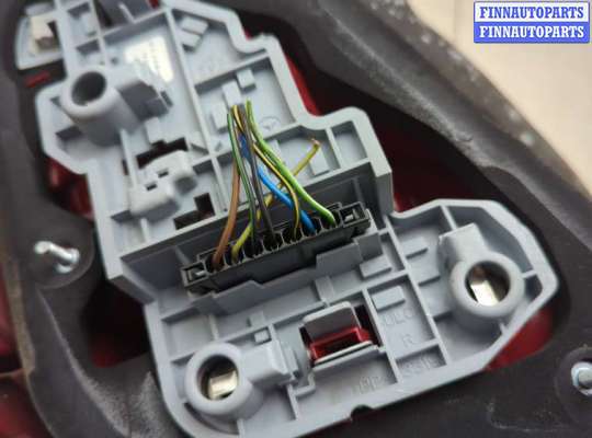 Фонарь задний на Mercedes-Benz C (W204)