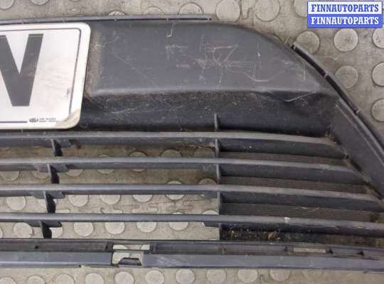 купить Заглушка (решётка) бампера на Toyota Avensis 3 2008-2018