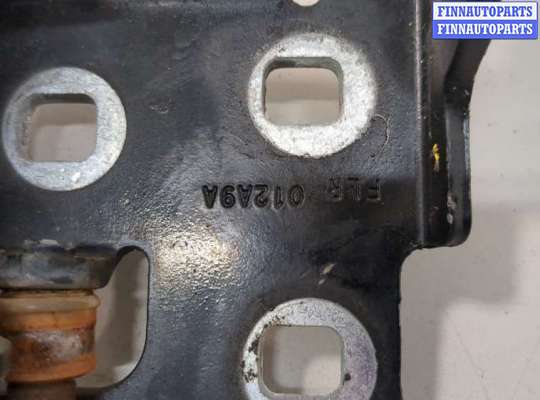 Петля двери на Cadillac Escalade III (GMT 900)