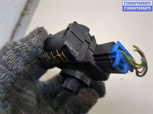 купить Электропривод заслонки отопителя на Volkswagen Touareg 2002-2007