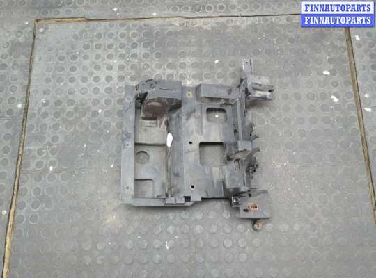 купить Кронштейн фары на Cadillac Escalade 2 2001-2006