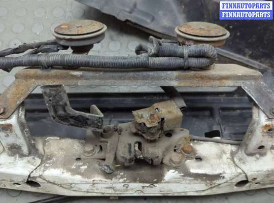 Планка телевизора верхняя на Nissan Juke