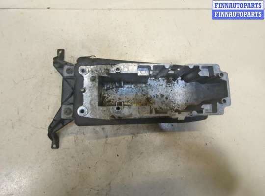 купить Кронштейн кулисы КПП на Volkswagen Touareg 2002-2007
