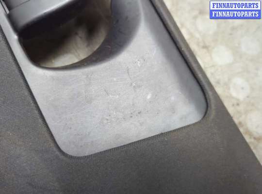 купить Обшивка центральной стойки на Volkswagen Touareg 2014-2018