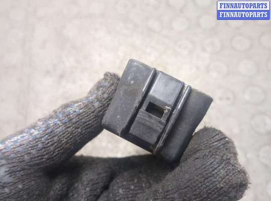купить Крышка блока предохранителей на Nissan Tiida 2004-2013