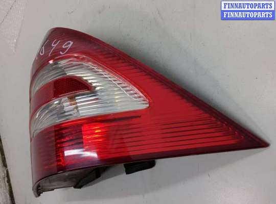 Фонарь задний на Mercedes-Benz C (W203)