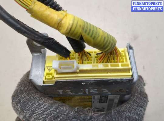 ЭБУ AIRBAG (электронный блок управления подушками безопасности) на Toyota RAV4 III (XA30)