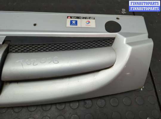 купить Решетка радиатора на Peugeot Partner 2002-2008