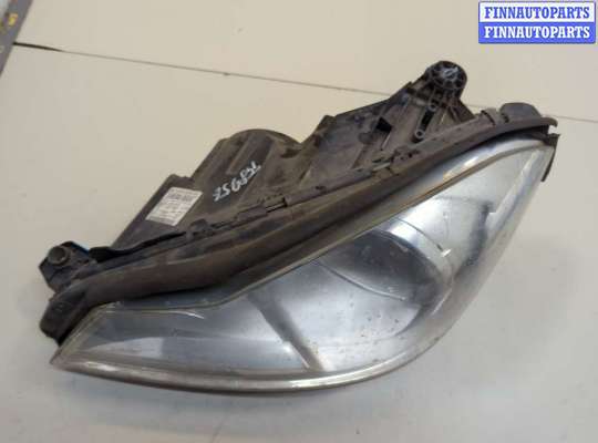 Фара передняя на Mercedes-Benz C (W204)