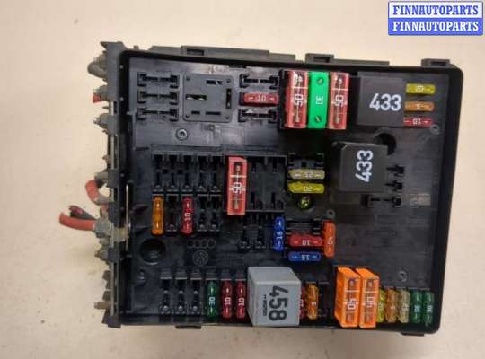 Блок предохранителей VG2403561 на Volkswagen Touran 2003-2006