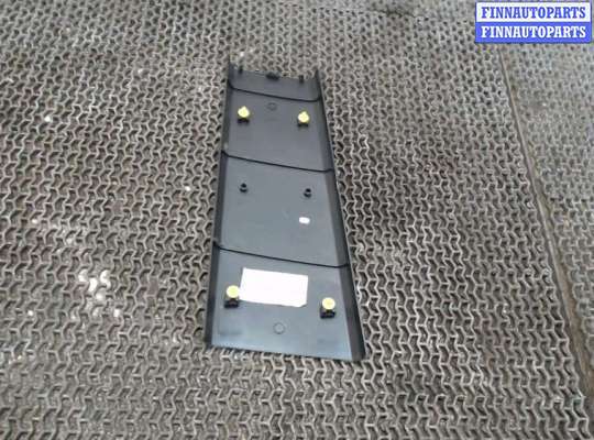 купить Обшивка центральной стойки на Land Rover Discovery 3 2004-2009