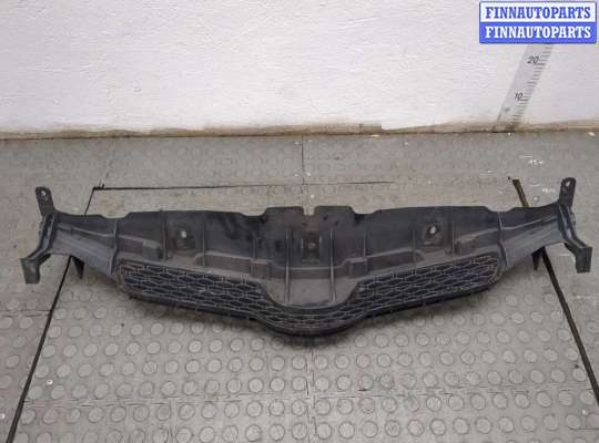 Решетка радиатора на Toyota Auris I (E150)