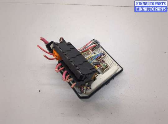 Блок предохранителей RN1570195 на Renault Megane 2 2002-2009