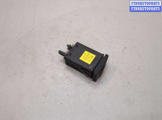 Купить Кнопка аварийки на Audi A4 (B5) 1994-2000 Кнопка аварийки AU1733605 на Audi A4 (B5) 1994-2000