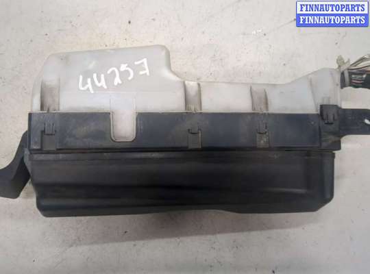 купить Блок предохранителей на Toyota Avensis 2 2003-2008