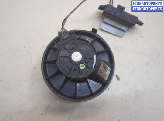 Мотор отопителя на Cadillac Escalade II (GMT 800)