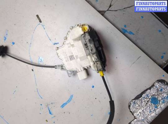 Замок боковой двери на Audi A6 (C7)