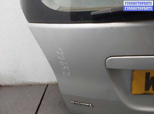 купить Крышка (дверь) багажника на Toyota Corolla Verso 2002-2004