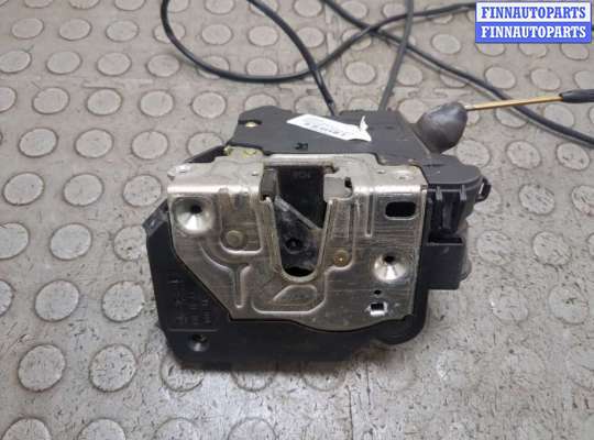 Замок боковой двери на Mercedes-Benz C (W203)