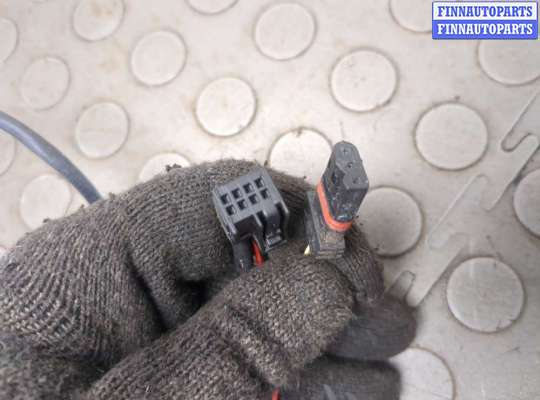 Замок боковой двери на Mercedes-Benz C (W203)