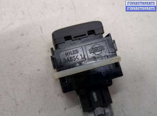 купить Кнопка открывания багажника салонная на Infiniti QX56 2004-2010