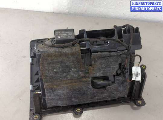 Бардачок (вещевой ящик) на Audi Q3 (8U)