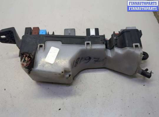 купить Блок предохранителей на Pontiac Vibe 1 2002-2008