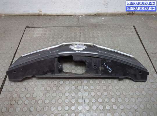 купить Решетка радиатора на Nissan Note E11 2005-2013