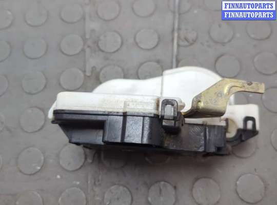 Замок боковой двери на Volkswagen Polo Mk3 (6N/6KV)