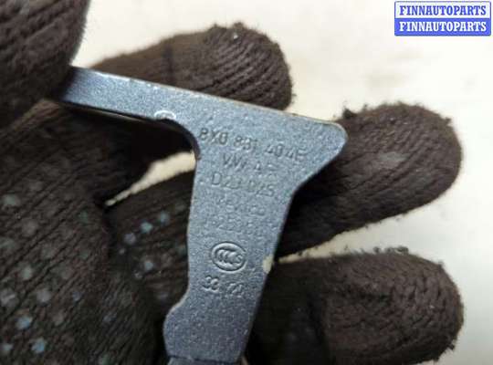 Петля двери на Volkswagen Jetta VII (A7)