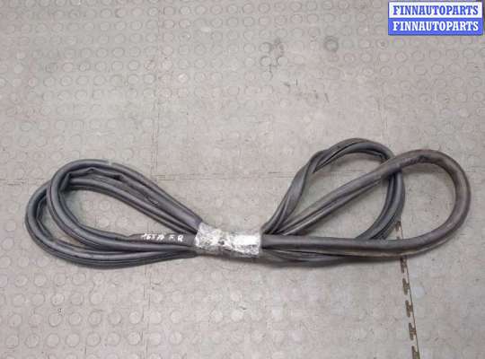 купить Уплотнитель на Peugeot 308 2013-2021