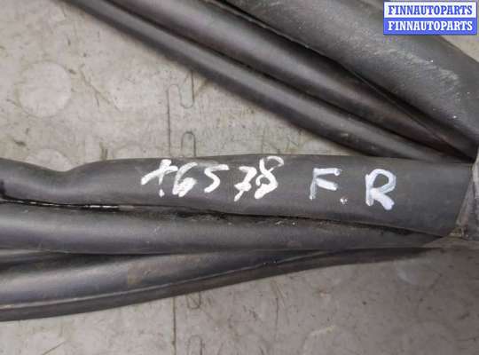 купить Уплотнитель на Peugeot 308 2013-2021