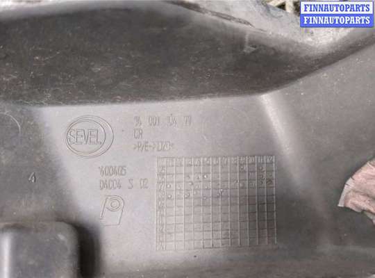 купить Кронштейн решетки радиатора на Volkswagen Touareg 2007-2010