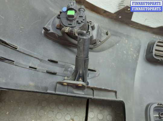 купить Заглушка (решётка) бампера на Toyota Avensis 2 2003-2009