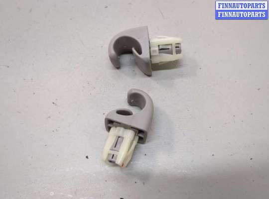 купить Кронштейн козырька солнцезащитного на Toyota FJ Cruiser