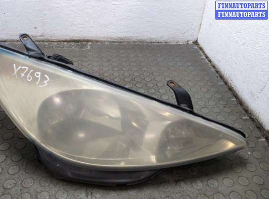 Фара (передняя) TT937357 на Toyota Previa (Estima) 2000-2006