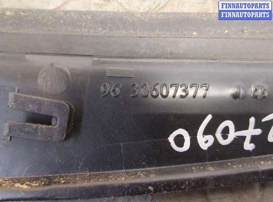 купить Жабо под дворники (дождевик) на Peugeot 206 1998-2012