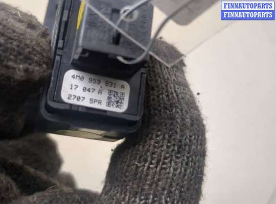 купить Кнопка открывания багажника салонная на Audi Q5 2017-2024