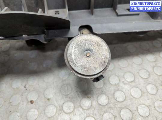 купить Рамка капота на Toyota Yaris 2005-2011