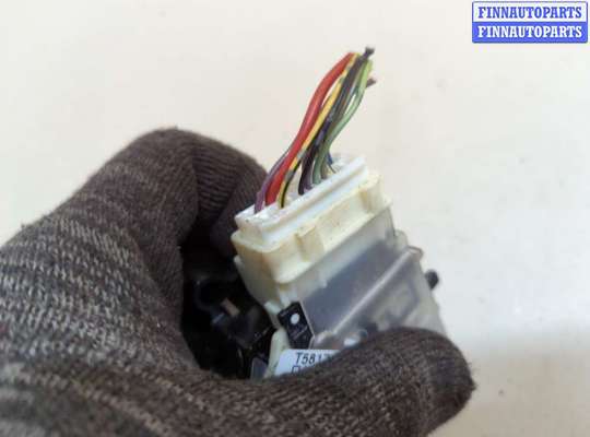 купить Переключатель поворотов на Toyota Corolla Verso 2004-2009