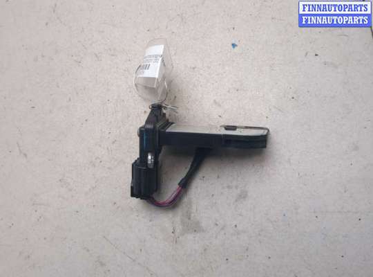 купить Измеритель потока воздуха (расходомер) на Toyota Yaris 2010-2017