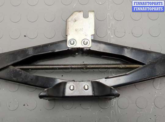 Домкрат на Nissan Qashqai I (J10)