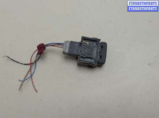 купить Кнопка открывания багажника салонная на Infiniti QX56 2004-2010