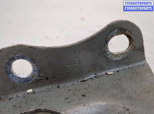 купить Петля капота на Toyota Auris E15 2006-2012