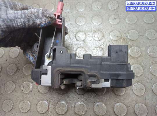 Замок боковой двери на Opel Astra H / Classic