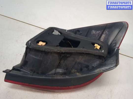 Фонарь задний на Toyota Corolla Spacio NZE121
